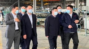 市僑聯(lián)黨組書記、主席商曉東，黨組成員、四級調(diào)研員周政，二級主任科員王成金等相關(guān)領(lǐng)導(dǎo)到江蘇景泰玻璃有限公司視察
